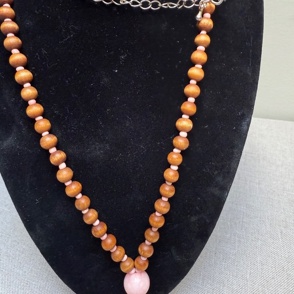 Natural Sandalwood and Tassel Malla Bead Necklace - Picture 3 of 8